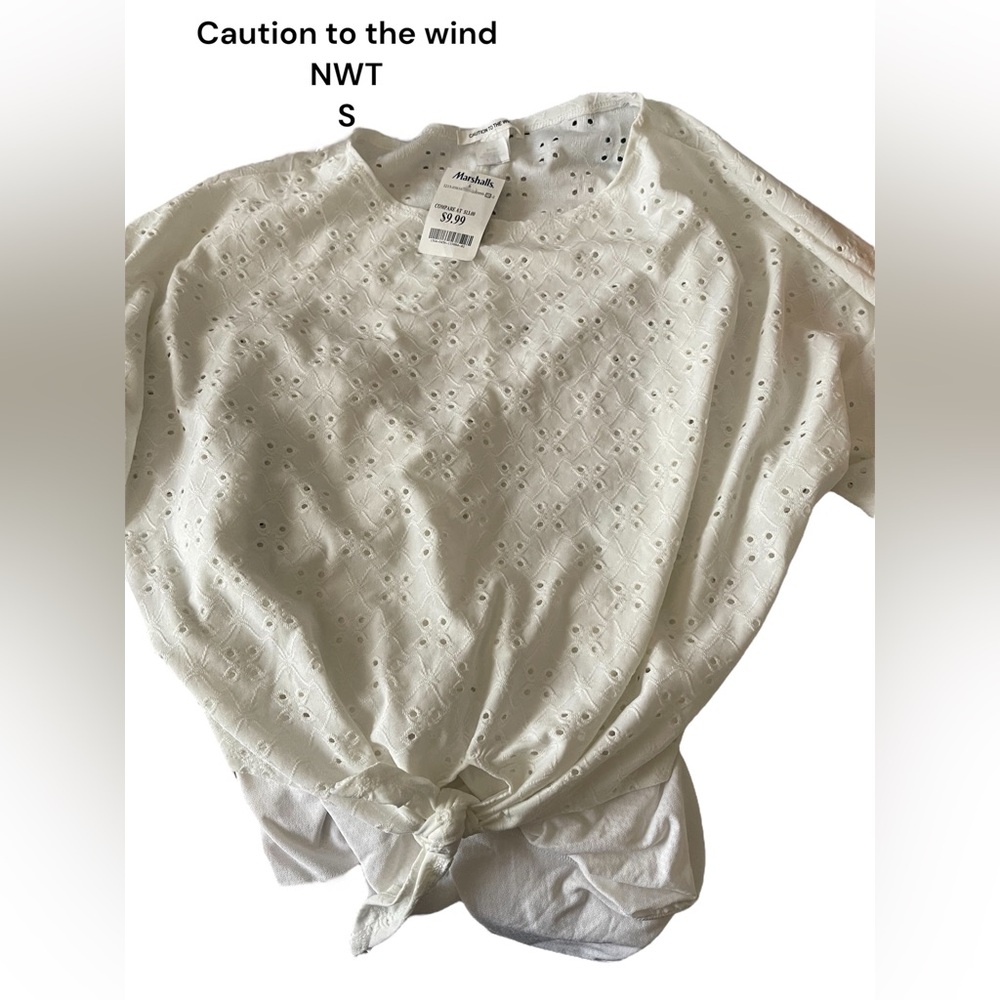 Caution to the wind NWT lace top - Picture 1 of 1